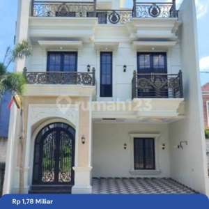 Rumah Classic Dekat Tol Brigif Jagakarsa Jakarta Selatan , tersedia melalui melalui situs Rumah123