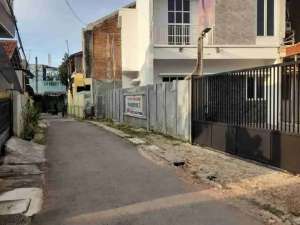 Rumah dalam cluster mewah dinding ful batamerah dijatibening selangkah ke stasiun LRT Jatibening bebas banjir , tersedia melalui melalui situs Olx