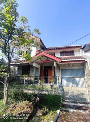 Rumah dengan halaman belakang yang luas di Gading Tutuka Bandung lokasi di Bandung Kidul, tersedia melalui melalui situs Olx