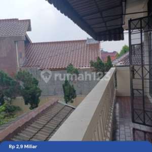 Rumah dengan Halaman Luas di Jatiwaringin , tersedia melalui melalui situs Rumah123