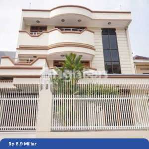 RUMAH DI GAJAH MADA, CANTIK, RAPI, SIAP HUNI. , tersedia melalui melalui situs Rumah123