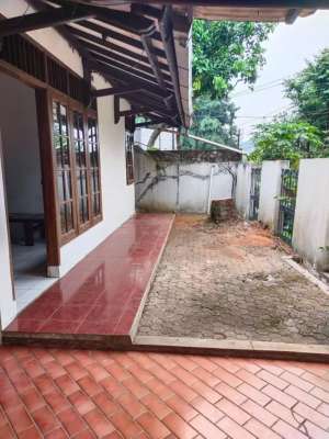Rumah di Jl. Kenanga Pondok Pinang lokasi di Jl. Kenanga  - Pondok Pinang, tersedia melalui melalui situs Olx