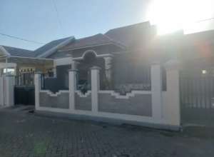 RUMAH DI JUAL CEPAT lokasi di Komp Bunyamin permai Ray 1 no 64 km 6 Banjarmasin - Kalimantan selatan, tersedia melalui melalui situs Olx