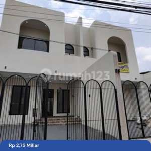 Rumah, di Kelapa Dua Kebon Jeruk , tersedia melalui melalui situs Rumah123