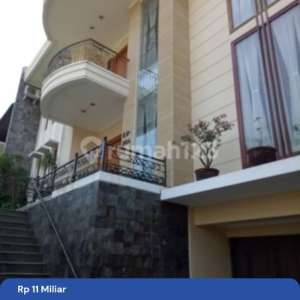 Rumah di Sarijadi, 2,5 Lantai Area Komplek Setraduta Ada Tamannya , tersedia melalui melalui situs Rumah123