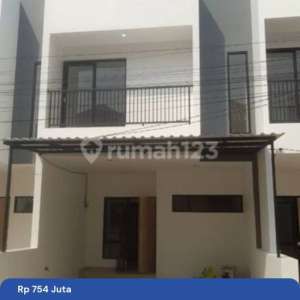 Rumah Dijual 2 Lantai Tenang dan Asri di Ciracas Jakarta Timur , tersedia melalui melalui situs Rumah123