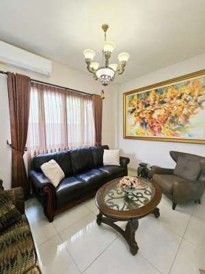 Rumah Dijual Meruya Utara. 5 Menit Ke Lippo Mall, dalam Komplek. NEGO , tersedia melalui melalui situs Olx