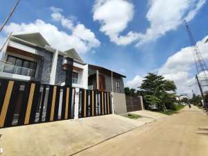 RUMAH ELEGANTSIAP HUNITIPE MODERNO IISEMI FURNISH lokasi di Kav dki jl. Menara 9 blok 144 kembangan meruya selatan, tersedia melalui melalui situs Olx