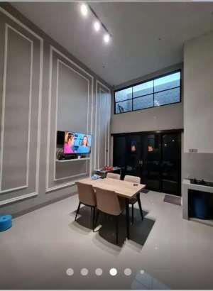 Rumah Furnish Rungkut asri utara 5x20meter Bangunan 2lantai ada 3kamar , tersedia melalui melalui situs Olx