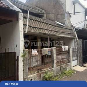 Rumah Hitung Tanah Strategis Tanjung Duren Jakarta Barat , tersedia melalui melalui situs Rumah123