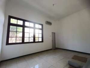 RUMAH hook di SUTOREJO, cocok di jadikan rumah kos, dekat kampus ITS Unair , tersedia melalui melalui situs Olx