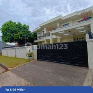 Rumah Hook Lt 410 M di Veteran-Bintaro.halaman LuasKolam Ikan , tersedia melalui melalui situs Rumah123