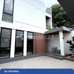 Rumah Industrial Modern Perumahan Timur Kampus UII Ngaglik Sleman , tersedia melalui melalui situs Rumah123