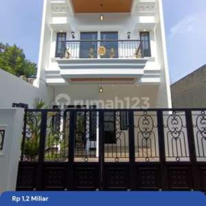 Rumah klasik modern lokasi strategis harga bersaing di tanah baru, Depok , tersedia melalui melalui situs Rumah123