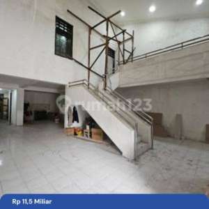 Rumah Komplek PLN Senayan , tersedia melalui melalui situs Rumah123