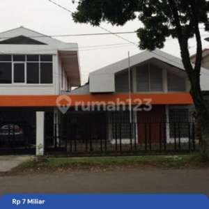 Rumah Lama Terawat Strategis Turangga Rumah , tersedia melalui melalui situs Rumah123