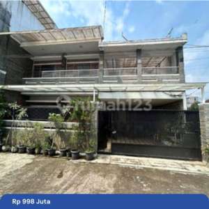Rumah Lelang Modern 2 Lantai di Lagadar Margaasih Bandung , tersedia melalui melalui situs Rumah123