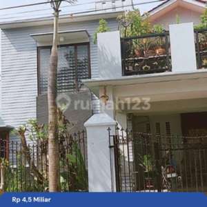 Rumah Luas Bagus Dengan Kayu Jati Di Jatiwaringin Bekasi , tersedia melalui melalui situs Rumah123