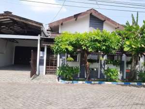 Rumah Manyar Jaya, hadap timur , tersedia melalui melalui situs Olx