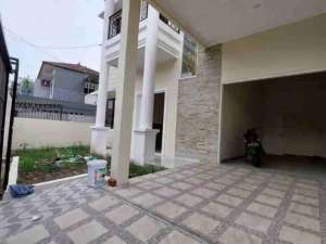 rumah megah Jatiwaringin - dkt gacoan , tersedia melalui melalui situs Olx