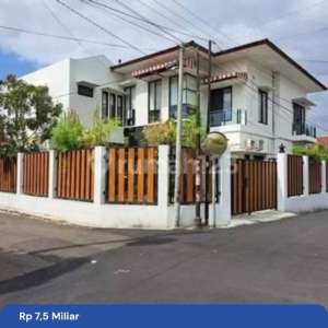 Rumah mewah 2 lantai di tengah kota Timoho,Dekat Malioboro , tersedia melalui melalui situs Rumah123