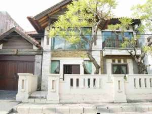 Rumah Mewah 2 Lantai Di Kawasan Elite Di Jl Imam Bonjol Denpasar Barat , tersedia melalui melalui situs Olx