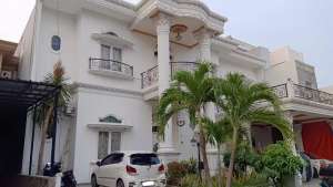 RUMAH MEWAH 2,5 LT FULL FURNISHED TERDAPAT KOLAM RENANG DI KARAWANG , tersedia melalui melalui situs Olx