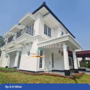Rumah Mewah 3 Lantai American Classic Di Bsd , tersedia melalui melalui situs Rumah123