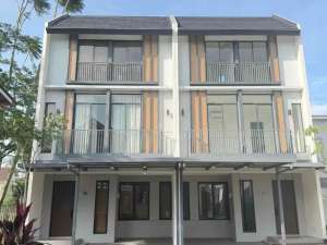 Rumah Mewah 3 Lantai Anza Homes Malibu Village Gading Serpong , tersedia melalui melalui situs Olx