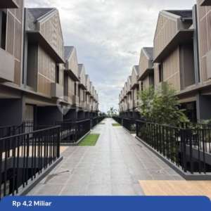 Rumah Mewah 4lantaimurah Di Cilandak Pinggir Jalan Double Decker , tersedia melalui melalui situs Rumah123