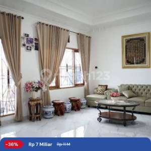 Rumah Mewah Akses Mobil Area Kebon Jeruk, 100 Meter ke Jalan Kebayoran Lama dan 1.3 K ke Itc Permata Hijau , tersedia melalui melalui situs Rumah123