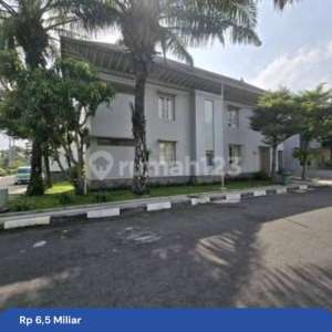 Rumah Mewah Dengan Kolam Renang Di Lor In Residence Solo , tersedia melalui melalui situs Rumah123