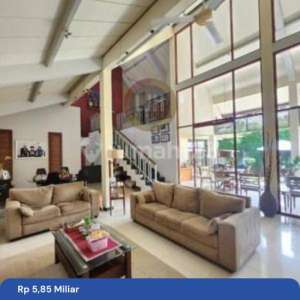 Rumah mewah di jalan Durian Timur , tersedia melalui melalui situs Rumah123