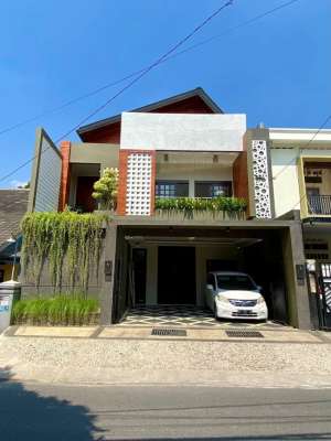 Rumah Mewah Exclusive 3 Lantai Rooftop dekat Jogjabay , tersedia melalui melalui situs Olx