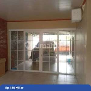 Rumah Mewah Full Furnished Dekat Kampus SHM di Jl. Perintis Kemerdekaan No. 20, Kramat Selatan, Magelang Utara, Kota Magelang, Jawa Tengah, Indonesia, 56115, Magelang Utara , tersedia melalui melalui situs Rumah123