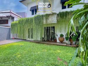 Rumah Mewah Kebayoran Baru . PrimePrestigious Location . Lingkungan TenangAsri , tersedia melalui melalui situs Olx