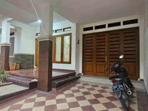 rumah mewah kusen jati di perum elite bumi palapa dekat suhat dekat kampus ub brawijaya carport 2 mobil , tersedia melalui melalui situs Olx