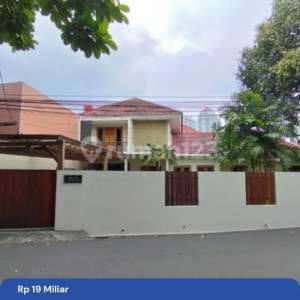 Rumah Mewah Menteng Dalam Tebet - LT 603m, Desain Elegan Lokasi Premium Jakarta Selatan , tersedia melalui melalui situs Rumah123