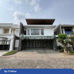 Rumah Mewah Pakuwon City Villa Royal dengan Kolam Renang , tersedia melalui melalui situs Rumah123