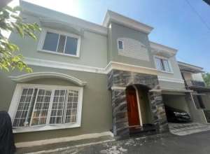 Rumah mewah Pejaten jatipadang Jaksel Ls.172mtr 2.8m nego , tersedia melalui melalui situs Olx