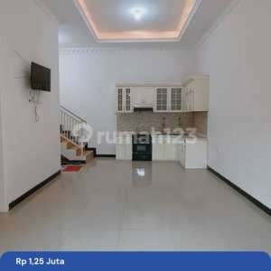 Rumah Modern 2 Lantai di Surabaya Kota Rumah , tersedia melalui melalui situs Rumah123
