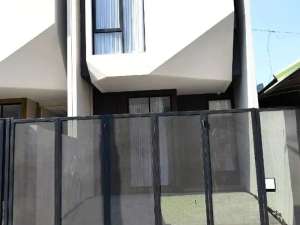 Rumah Modern di Sutorejo Utara Jalan Utama, Full Furnish dengan konsep terkini , tersedia melalui melalui situs Olx