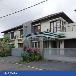 Rumah Modern Tropical dengan Paviliun di Cilandak Jakarta Selatan Lokasi Strategis , tersedia melalui melalui situs Rumah123