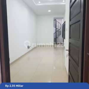 Rumah Nyaman Terawat di Singgasana Pradana , tersedia melalui melalui situs Rumah123