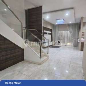 Rumah PIK Crown Golf View Danau Siap Huni 8x24m , tersedia melalui melalui situs Rumah123