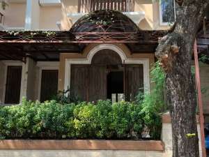 Rumah Pik1 Bgm akasia Golf Uk 8x18 ,standard developer,2 lantai,utara , tersedia melalui melalui situs Olx