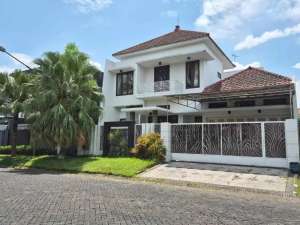 Rumah Poros Jalan Araya Golf Malang , tersedia melalui melalui situs Olx