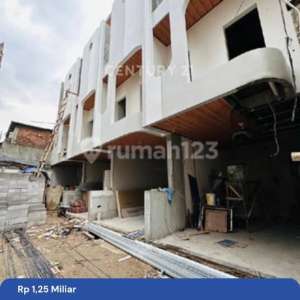 Rumah Premium Lokasi Fantastis Utan Kayu Dekat Pramuka Jakarta , tersedia melalui melalui situs Rumah123