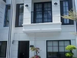 Rumah Ready unit akses jalan lebar lokasi 15 menit ke LRT Cibubur , tersedia melalui melalui situs Olx