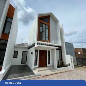 Rumah Siap huni 2 Lt Di arcamanik dkt antapani N terminal cicaheum , tersedia melalui melalui situs Rumah123